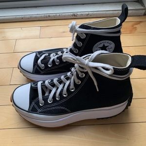 Size 8 women’s high top platform black converse run star hike high top